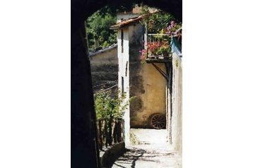 Italia Privát Trassilico, Esterno